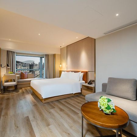 Holiday Inn Shanghai Huaxia By Ihg - Overlooking City Scenery At Sky View Restaurant Exteriör bild