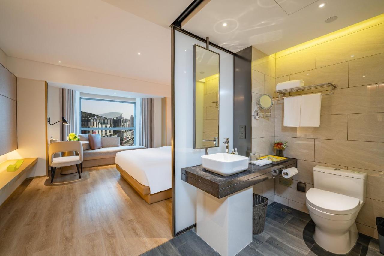 Holiday Inn Shanghai Huaxia By Ihg - Overlooking City Scenery At Sky View Restaurant Exteriör bild
