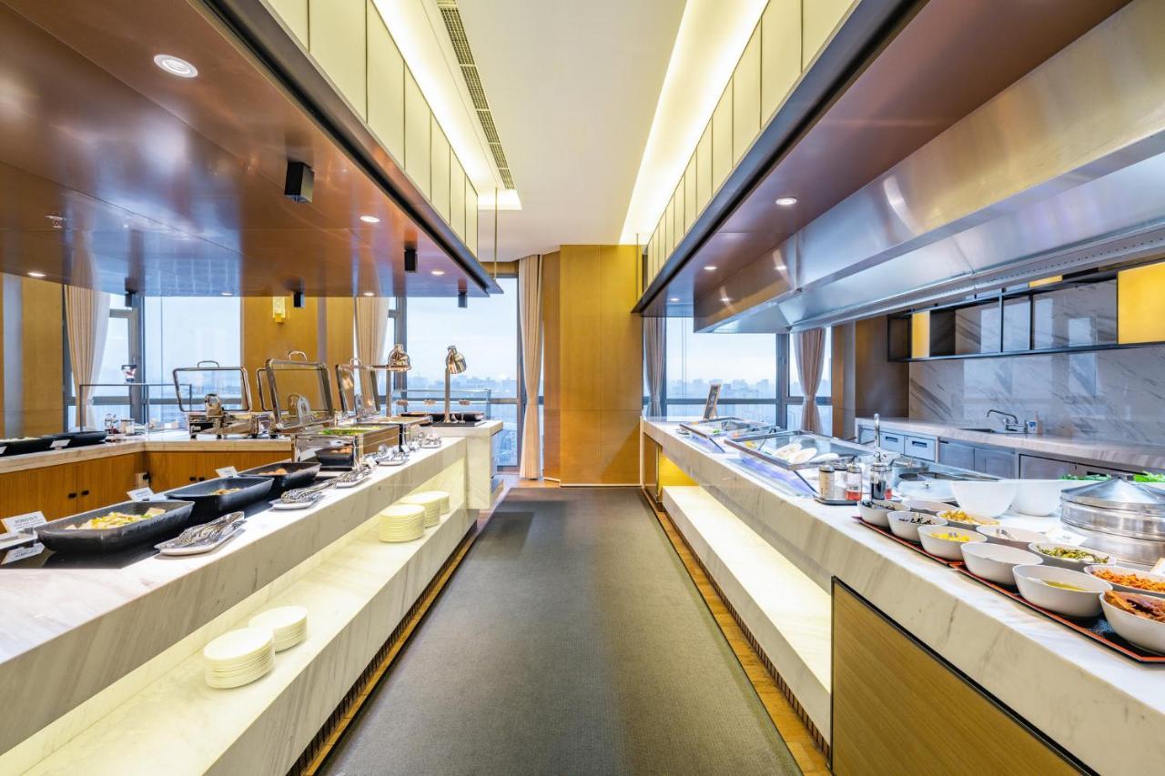 Holiday Inn Shanghai Huaxia By Ihg - Overlooking City Scenery At Sky View Restaurant Exteriör bild