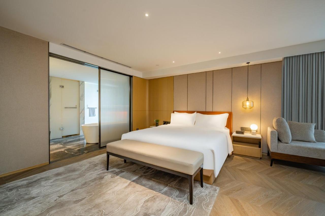 Holiday Inn Shanghai Huaxia By Ihg - Overlooking City Scenery At Sky View Restaurant Exteriör bild