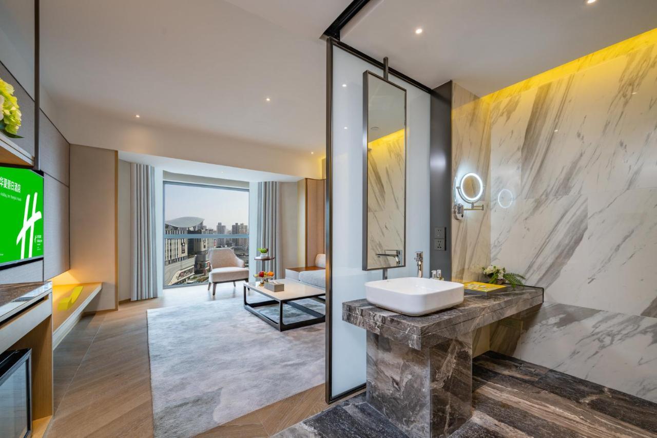 Holiday Inn Shanghai Huaxia By Ihg - Overlooking City Scenery At Sky View Restaurant Exteriör bild