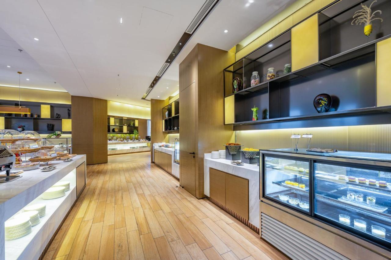 Holiday Inn Shanghai Huaxia By Ihg - Overlooking City Scenery At Sky View Restaurant Exteriör bild