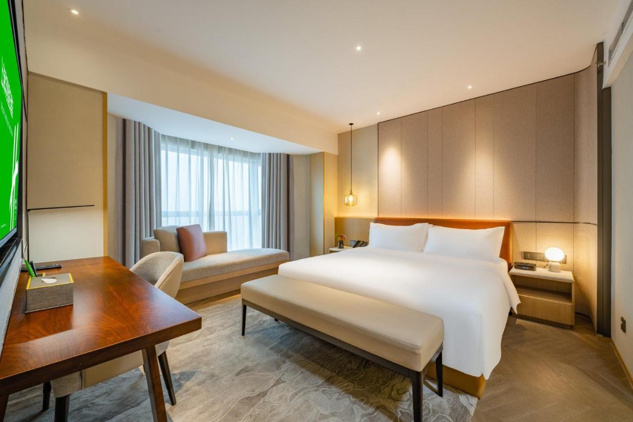 Holiday Inn Shanghai Huaxia By Ihg - Overlooking City Scenery At Sky View Restaurant Exteriör bild