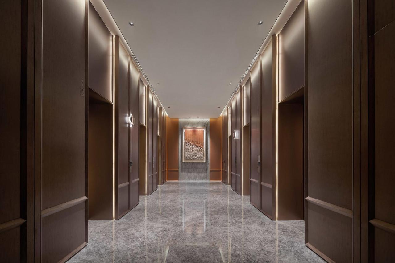 Holiday Inn Shanghai Huaxia By Ihg - Overlooking City Scenery At Sky View Restaurant Exteriör bild
