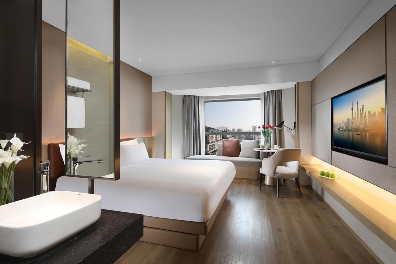 Holiday Inn Shanghai Huaxia By Ihg - Overlooking City Scenery At Sky View Restaurant Exteriör bild