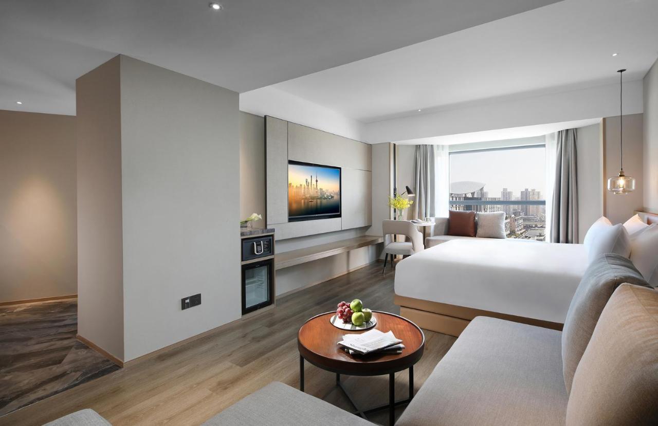 Holiday Inn Shanghai Huaxia By Ihg - Overlooking City Scenery At Sky View Restaurant Exteriör bild
