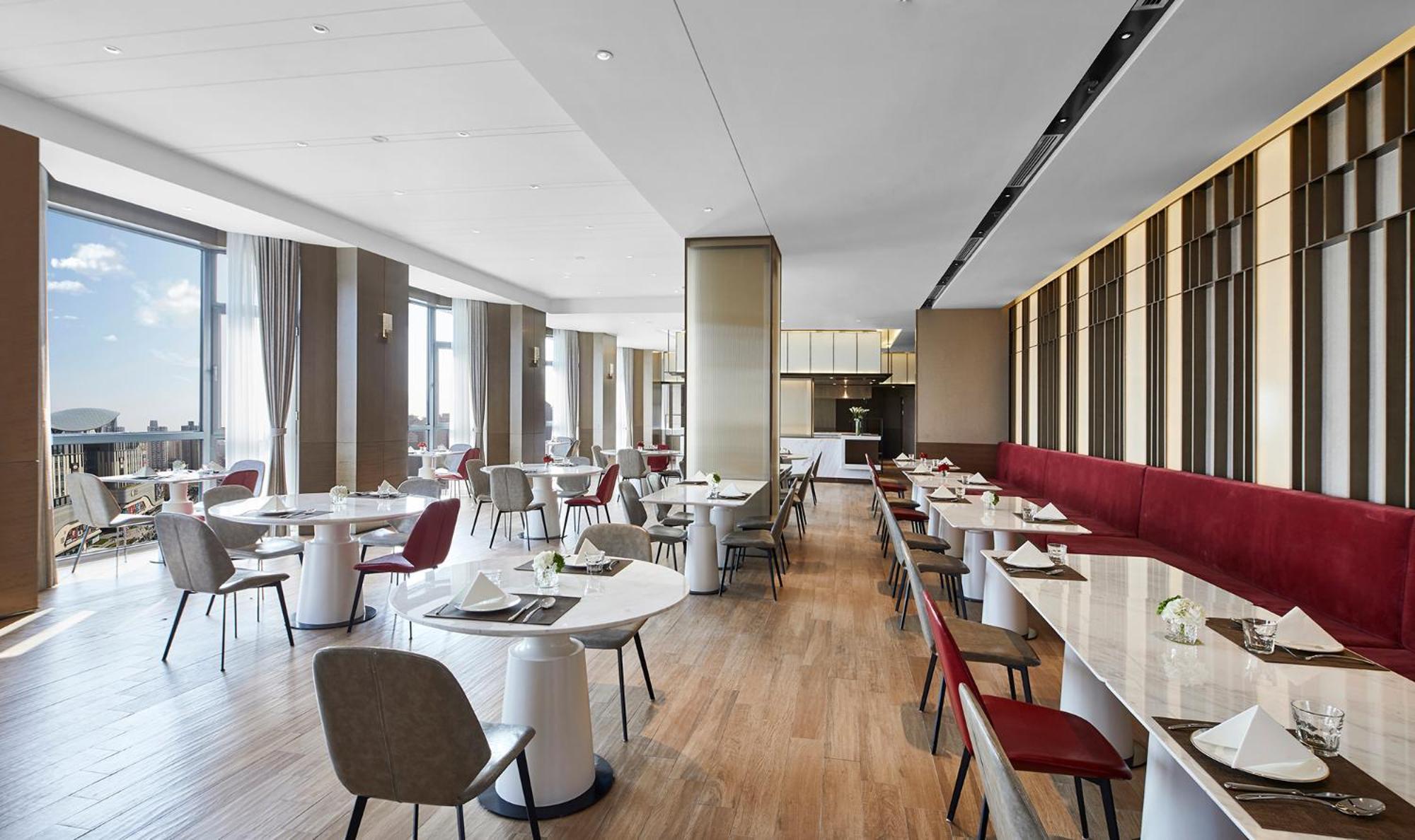 Holiday Inn Shanghai Huaxia By Ihg - Overlooking City Scenery At Sky View Restaurant Exteriör bild