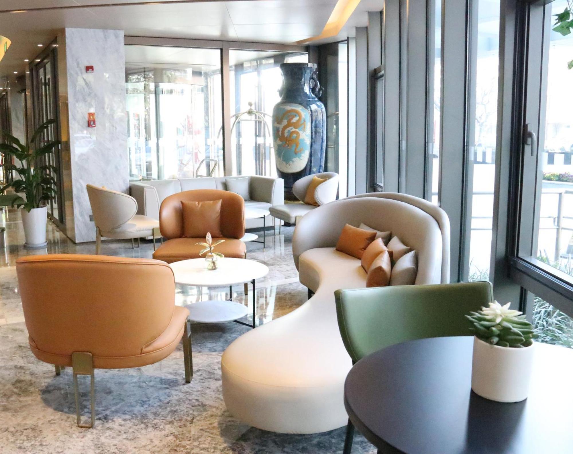 Holiday Inn Shanghai Huaxia By Ihg - Overlooking City Scenery At Sky View Restaurant Exteriör bild