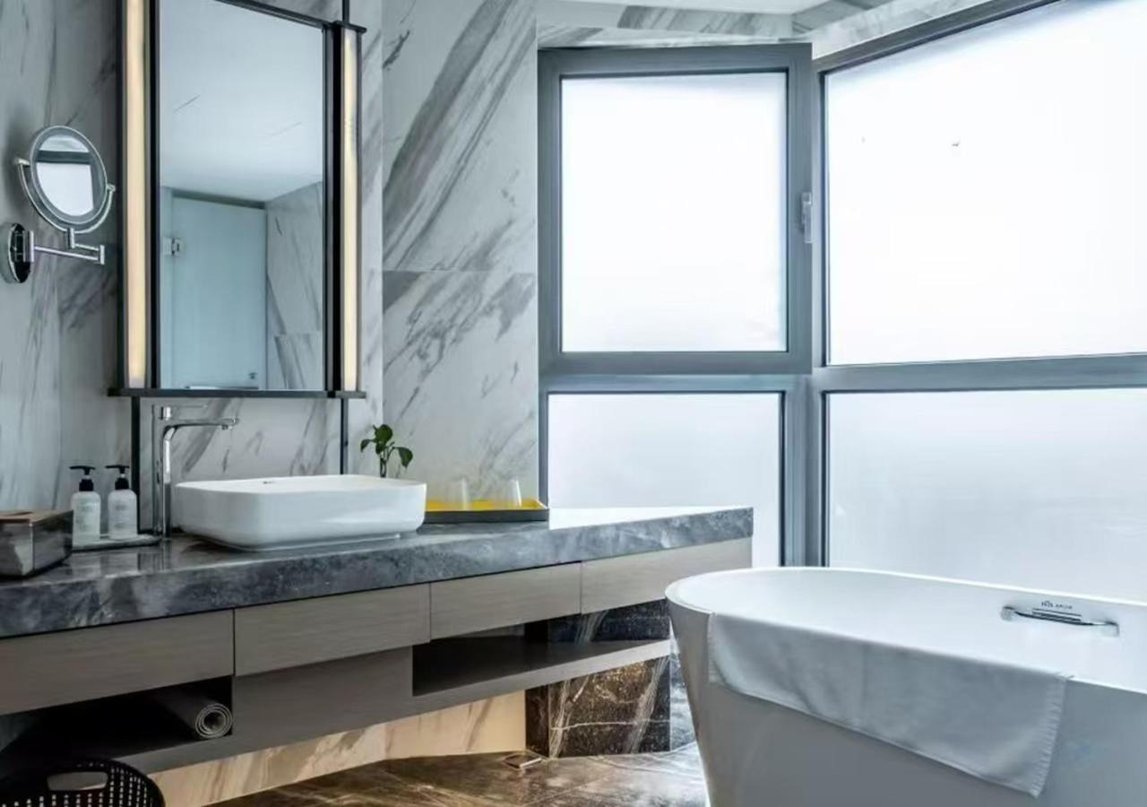 Holiday Inn Shanghai Huaxia By Ihg - Overlooking City Scenery At Sky View Restaurant Exteriör bild