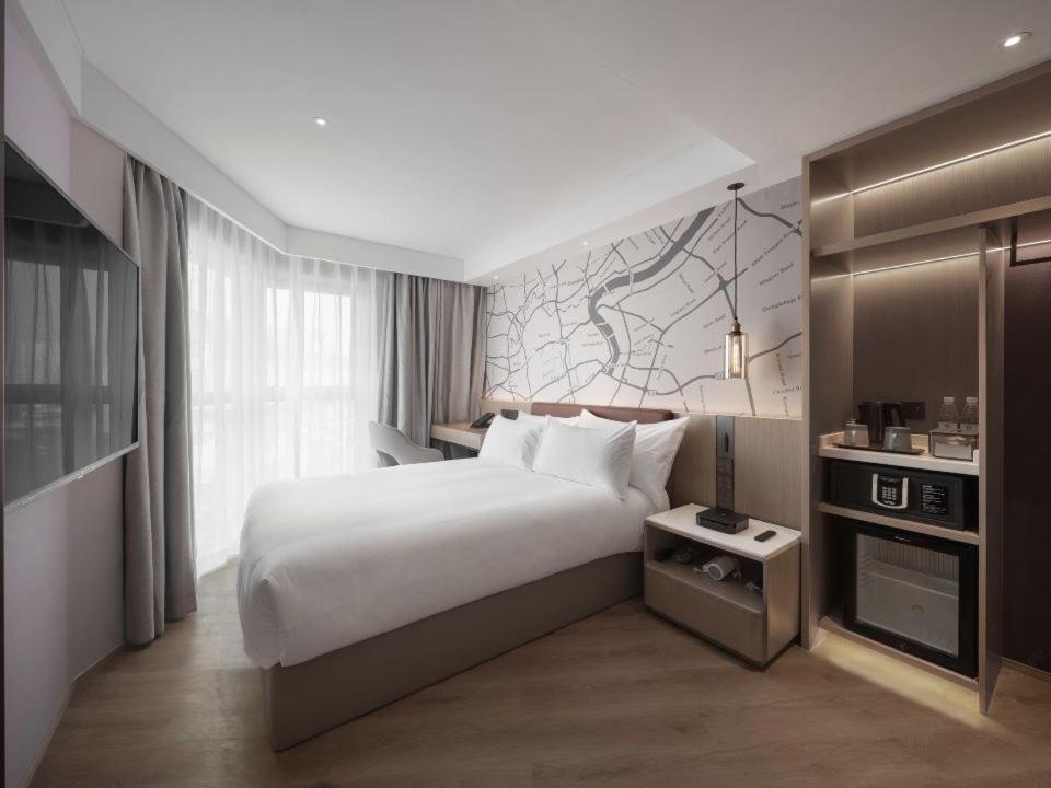 Holiday Inn Shanghai Huaxia By Ihg - Overlooking City Scenery At Sky View Restaurant Exteriör bild