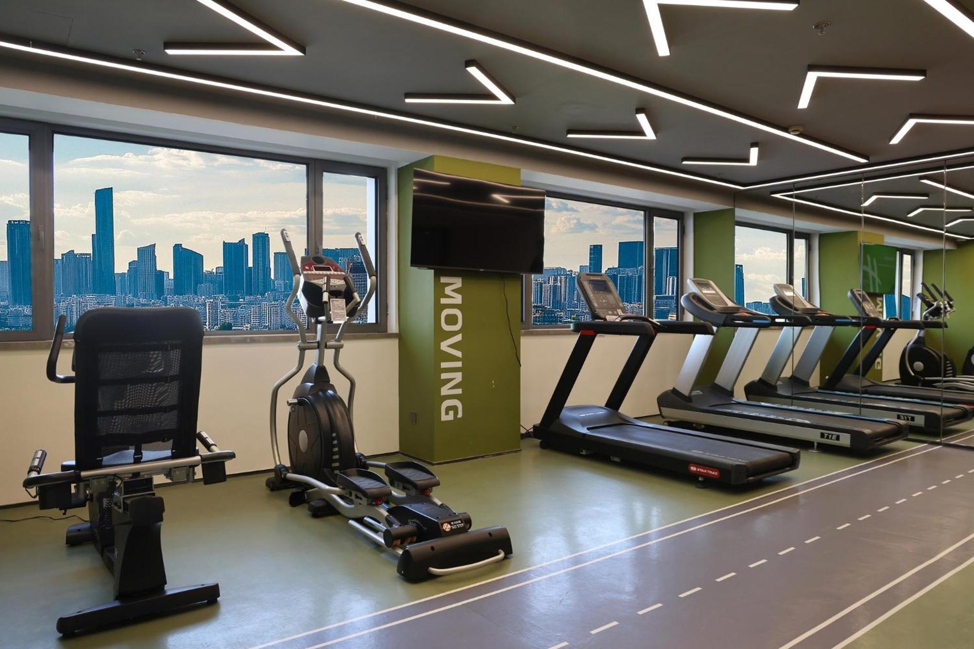 Holiday Inn Shanghai Huaxia By Ihg - Overlooking City Scenery At Sky View Restaurant Exteriör bild